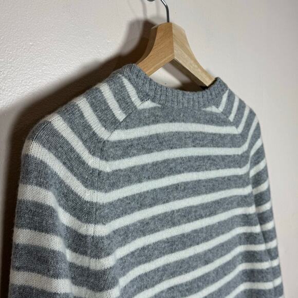 J. Crew Women’s Crewneck 100% Wool Gray White Stripe Medium Preppy Sweater - Picture 5 of 10